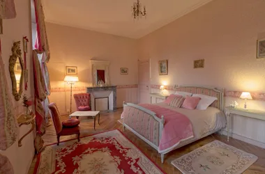 ChateauHallay_romantic_room_1