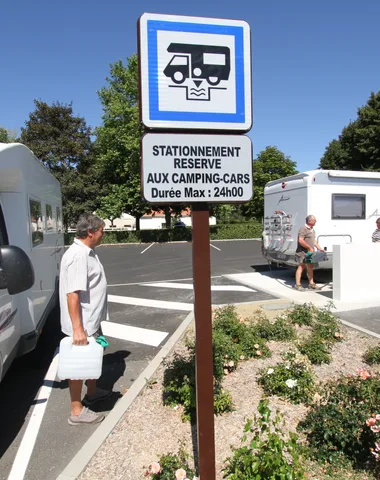 AIRE DE CAMPING CAR – PETIT BOURG