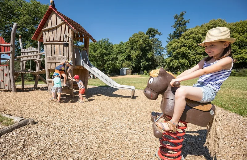 JEUX POUR ENFANTS – PARC DU LANDREAU