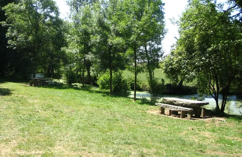 picnic-area-of-la-doriniere-rocheseriere-85-loi-1