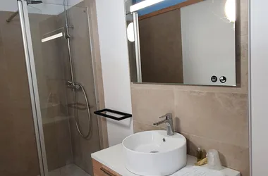 Ocean shower room